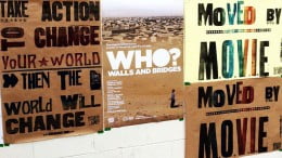 Posters com os dizeres " Take action to change your world", "Who? Walls and bridges" e "Moved by movie".