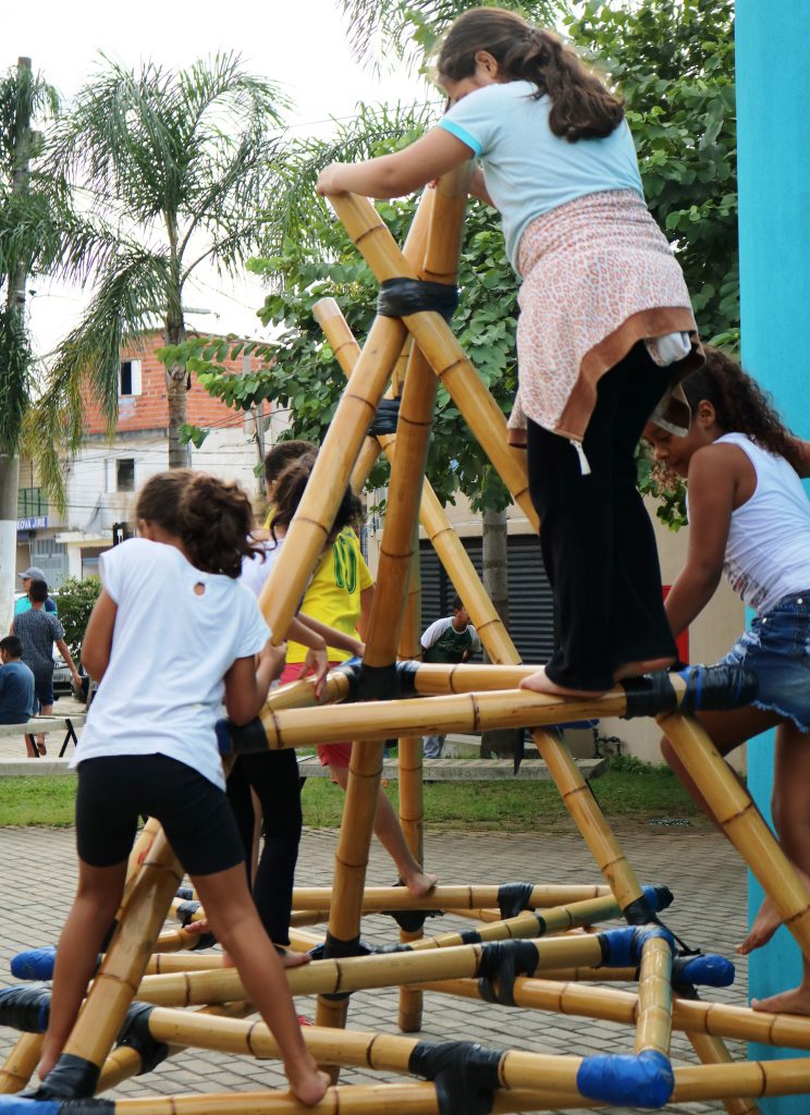 Espaço Alana comemora "O brincar que abraça a diferenças" na Semana Mundial do Brincar.